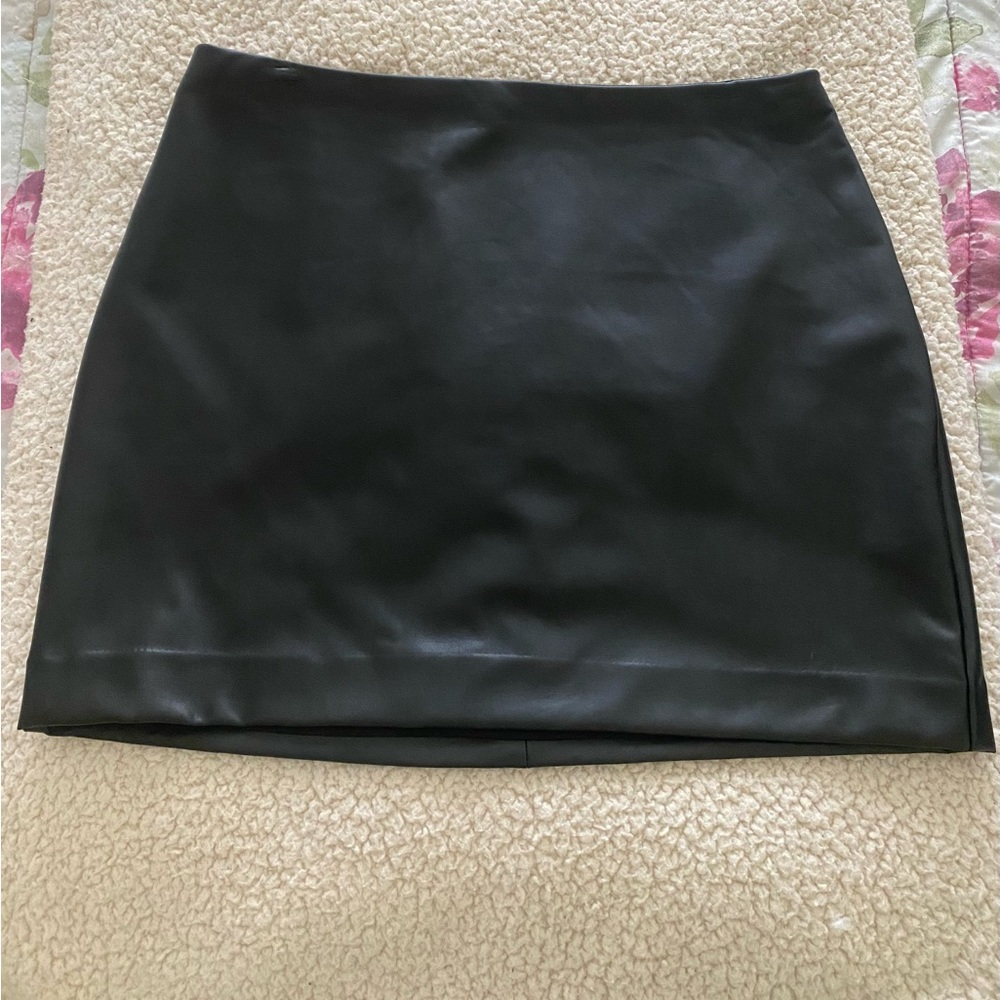 Express women’s faux leather skirt